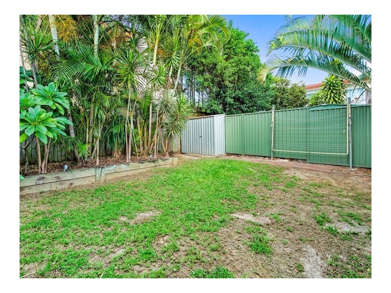 2/49 Burra Street, Chevron Island QLD 4217