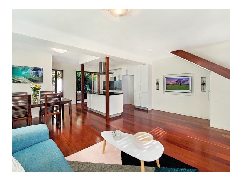 2/49 Burra Street, Chevron Island QLD 4217