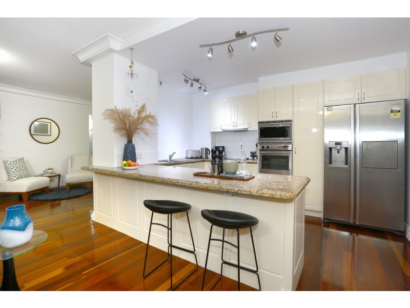 106/8 ‘Atlantis West’ Admiralty Drive, Paradise Waters QLD 4217