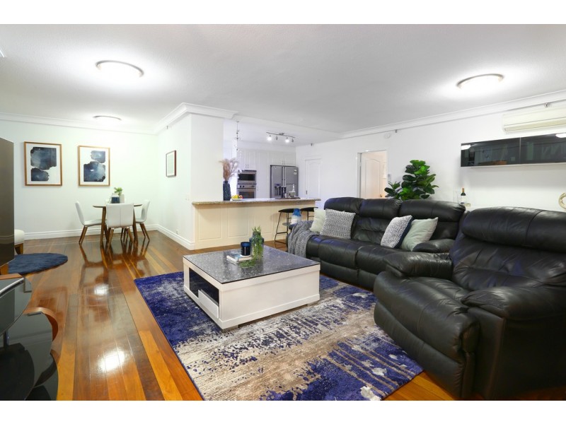 106/8 ‘Atlantis West’ Admiralty Drive, Paradise Waters QLD 4217