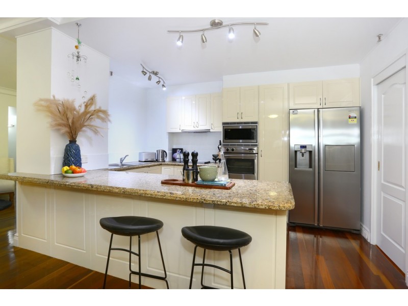 106/8 ‘Atlantis West’ Admiralty Drive, Paradise Waters QLD 4217