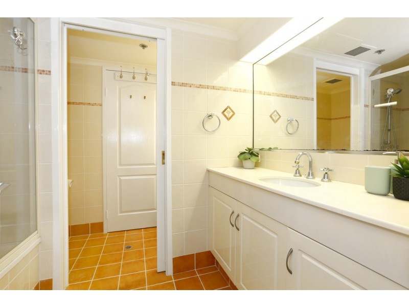 106/8 ‘Atlantis West’ Admiralty Drive, Paradise Waters QLD 4217