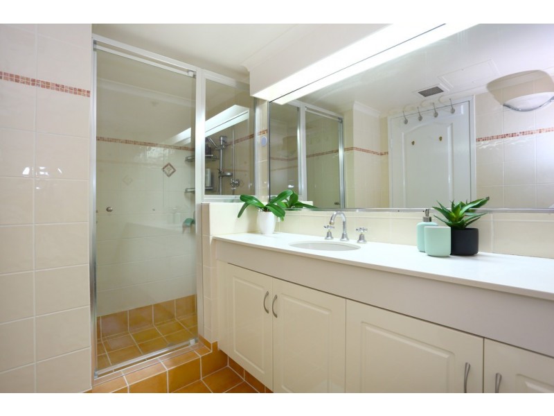 106/8 ‘Atlantis West’ Admiralty Drive, Paradise Waters QLD 4217