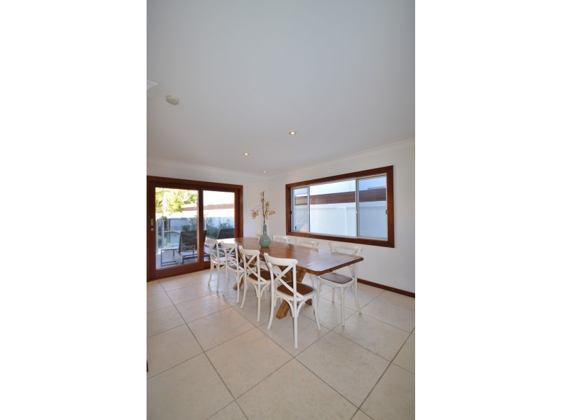 165 Campbell Street, Sorrento QLD 4217