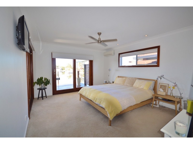 165 Campbell Street, Sorrento QLD 4217