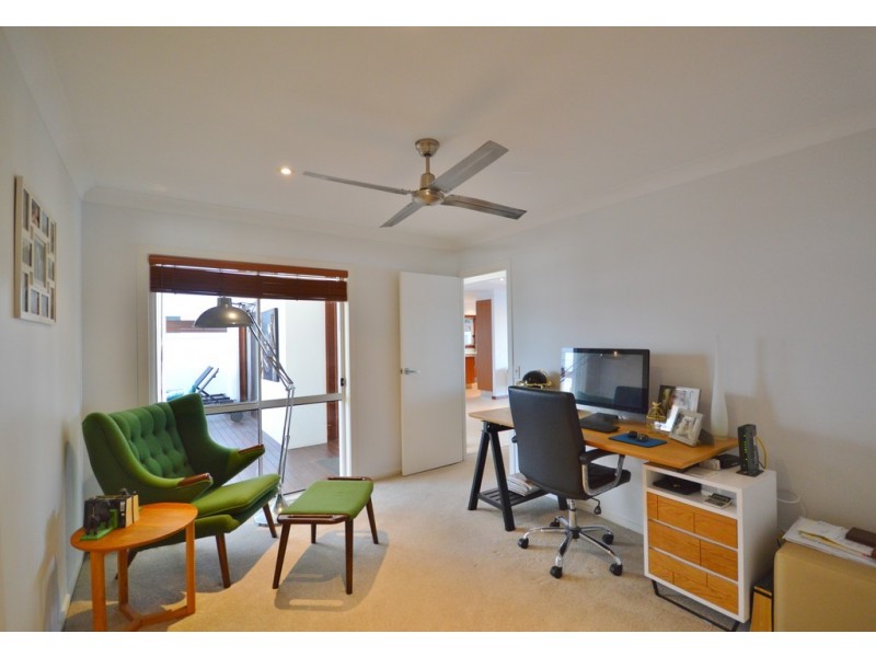 165 Campbell Street, Sorrento QLD 4217