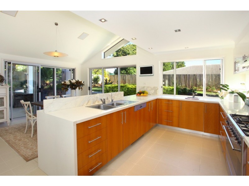 8 Merinda Court, Southport QLD 4215