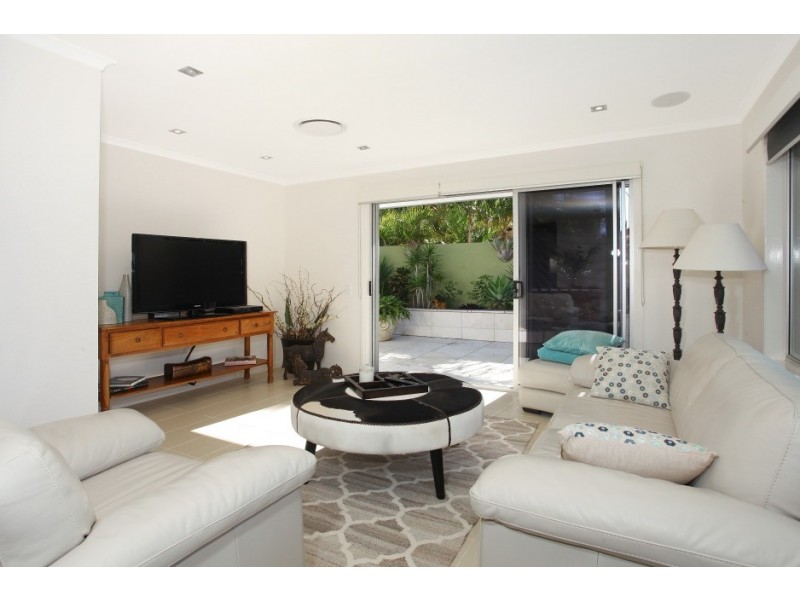 8 Merinda Court, Southport QLD 4215