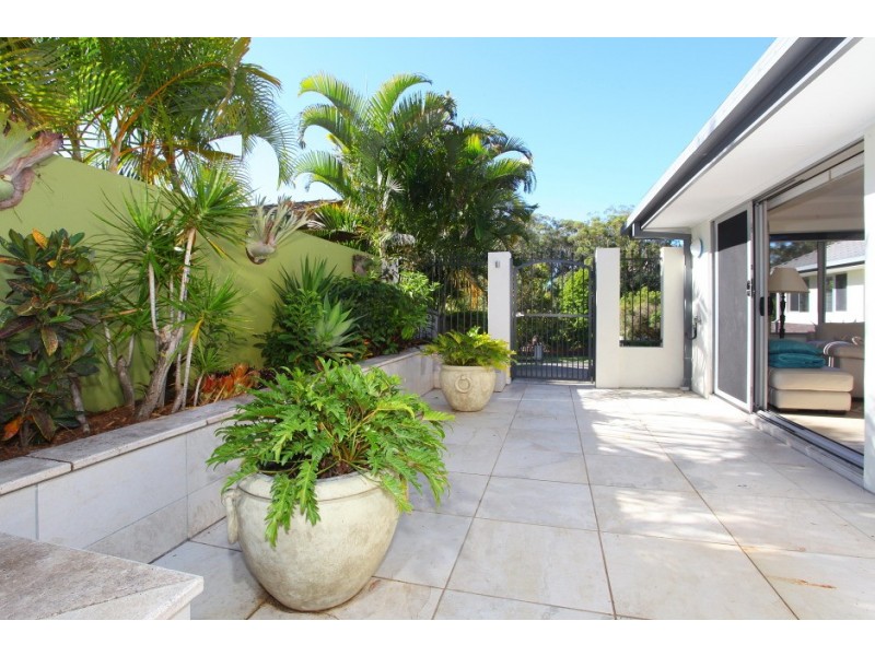 8 Merinda Court, Southport QLD 4215