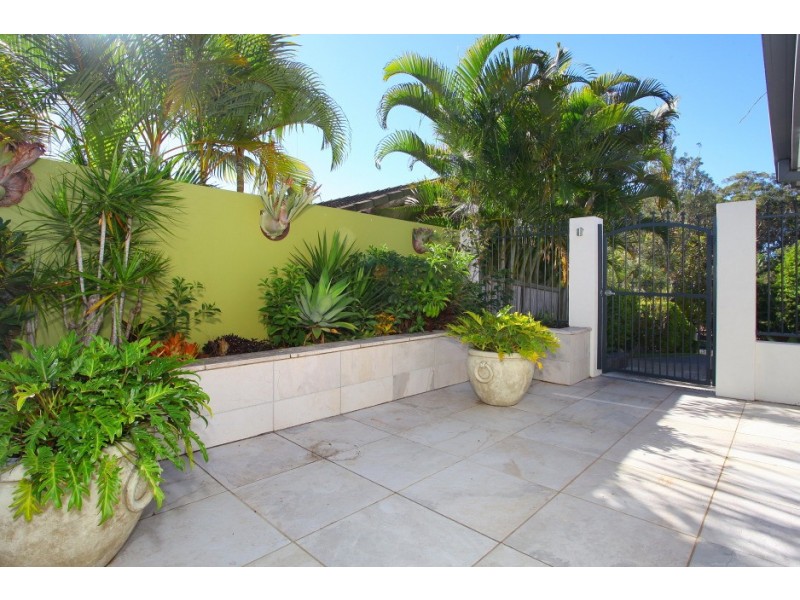 8 Merinda Court, Southport QLD 4215