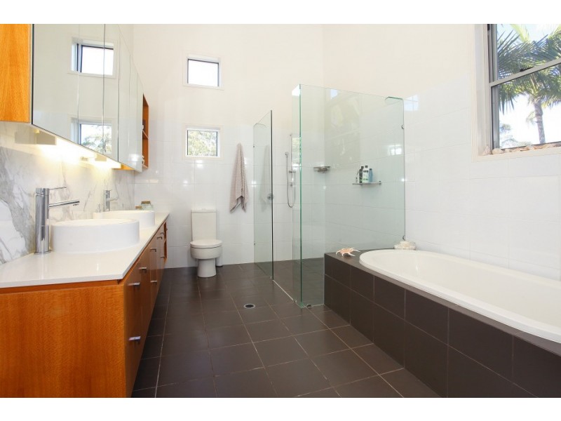 8 Merinda Court, Southport QLD 4215