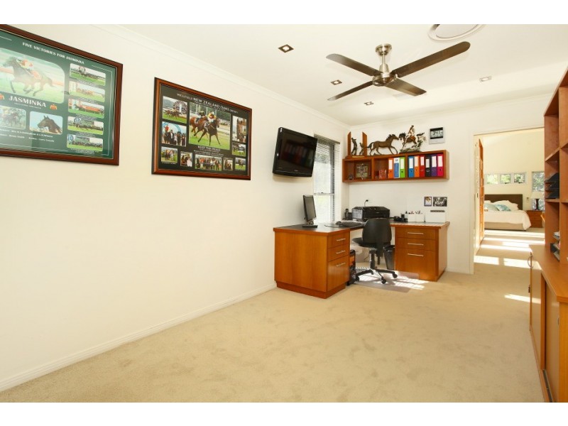 8 Merinda Court, Southport QLD 4215