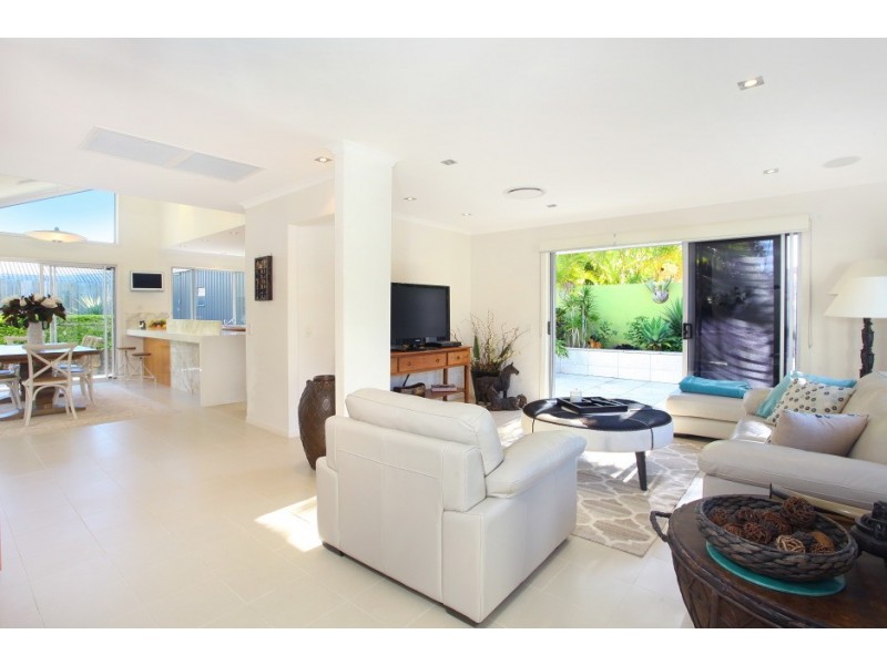 8 Merinda Court, Southport QLD 4215