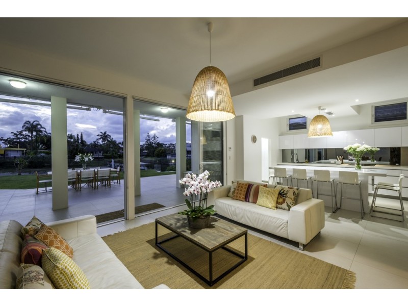 7 La Scala Court, Isle Of Capri QLD 4217