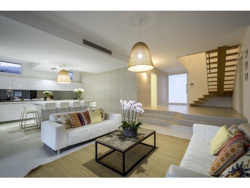 7 La Scala Court, Isle Of Capri QLD 4217