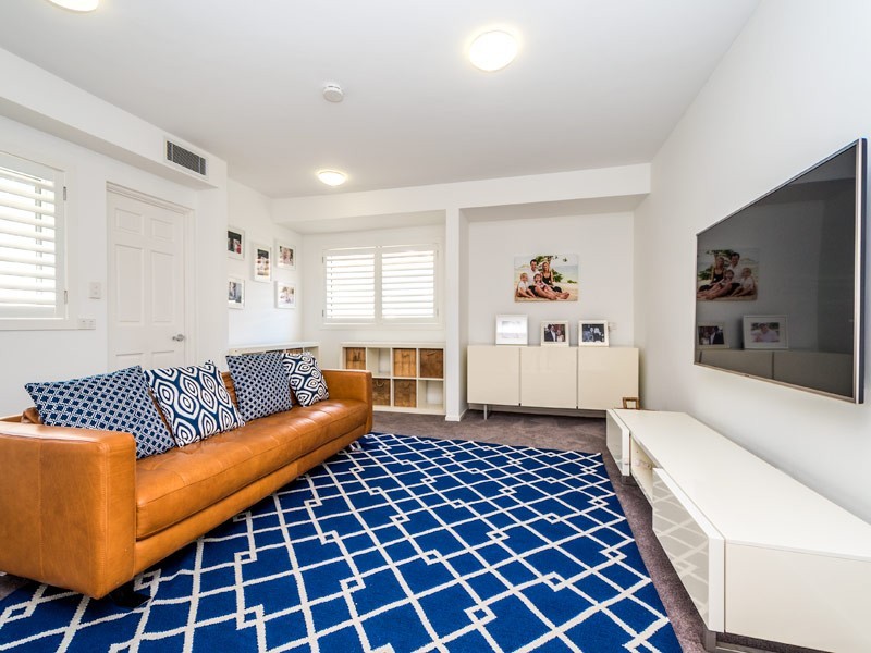 7 La Scala Court, Isle Of Capri QLD 4217