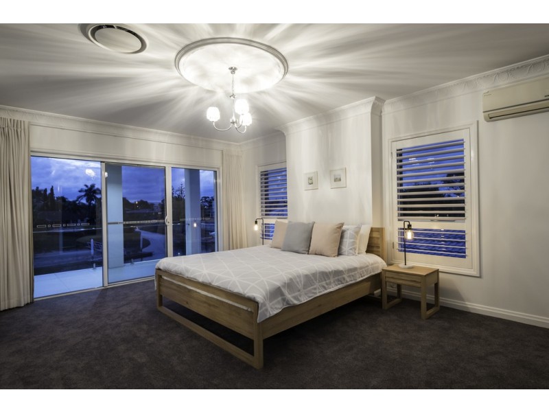 7 La Scala Court, Isle Of Capri QLD 4217