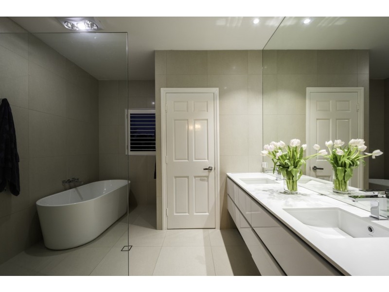 7 La Scala Court, Isle Of Capri QLD 4217