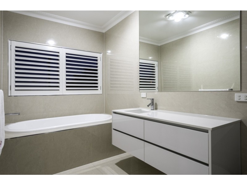 7 La Scala Court, Isle Of Capri QLD 4217