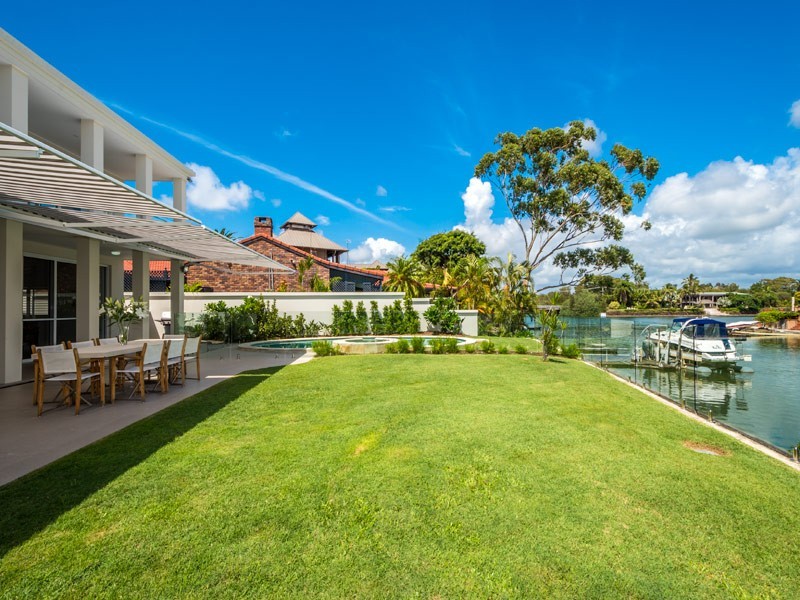 7 La Scala Court, Isle Of Capri QLD 4217