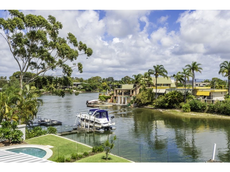 7 La Scala Court, Isle Of Capri QLD 4217