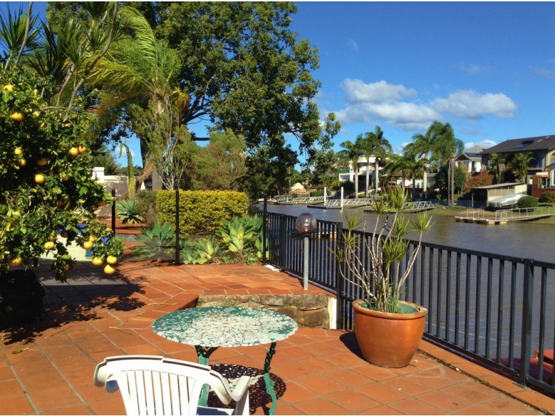 3 Witt Avenue, Carrara QLD 4211