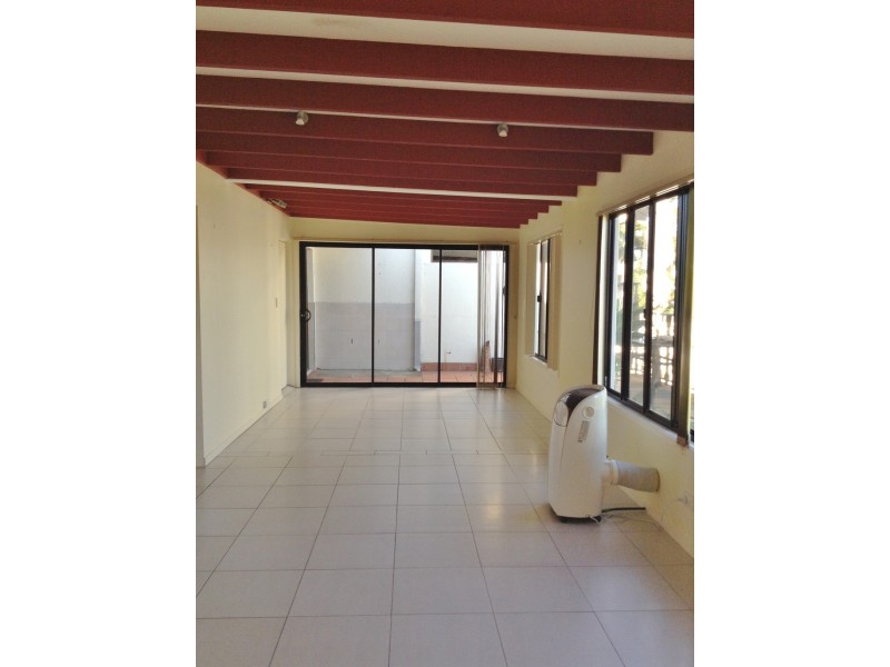 3 Witt Avenue, Carrara QLD 4211