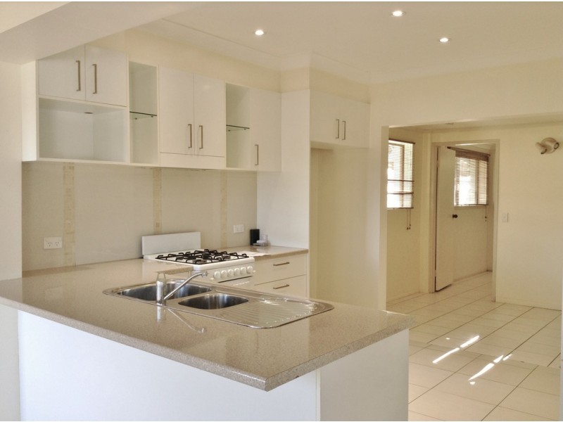 3 Witt Avenue, Carrara QLD 4211