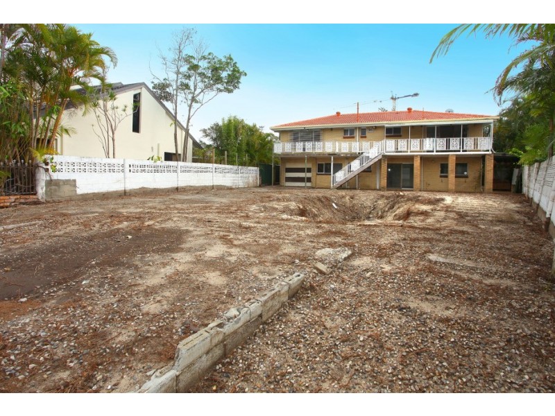 17 Brighton Parade, Southport QLD 4215