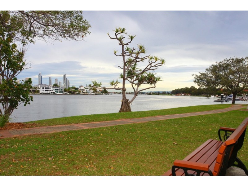 17 Brighton Parade, Southport QLD 4215