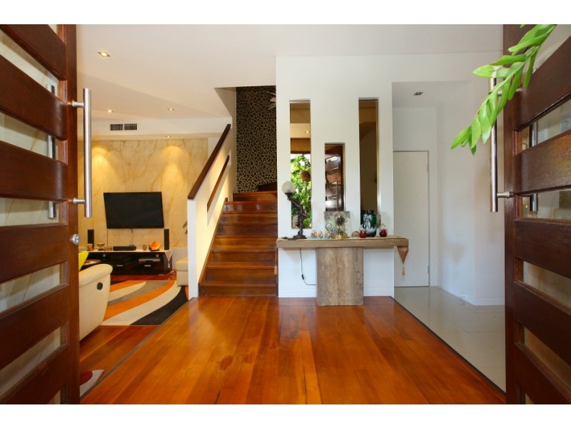 2/21 Wildwood Court, Surfers Paradise QLD 4217