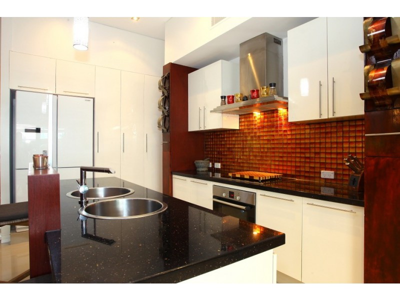 2/21 Wildwood Court, Surfers Paradise QLD 4217