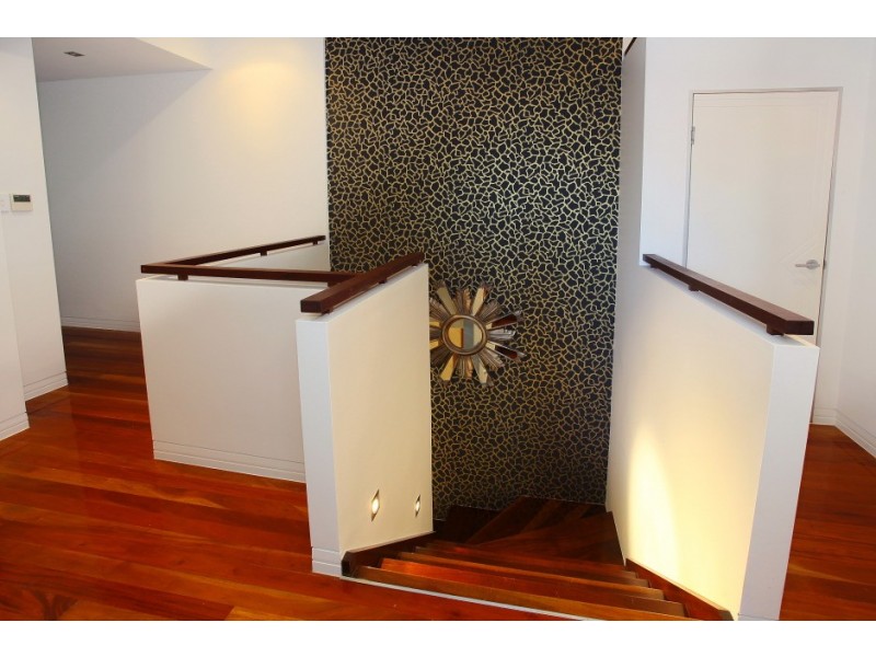 2/21 Wildwood Court, Surfers Paradise QLD 4217