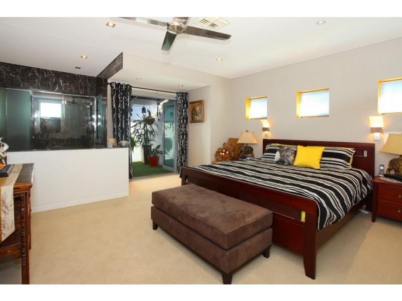 2/21 Wildwood Court, Surfers Paradise QLD 4217