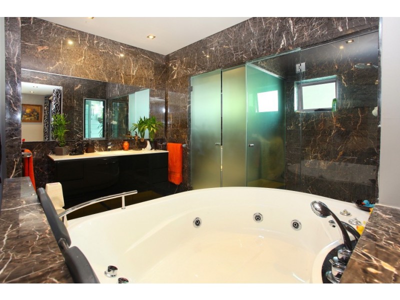 2/21 Wildwood Court, Surfers Paradise QLD 4217