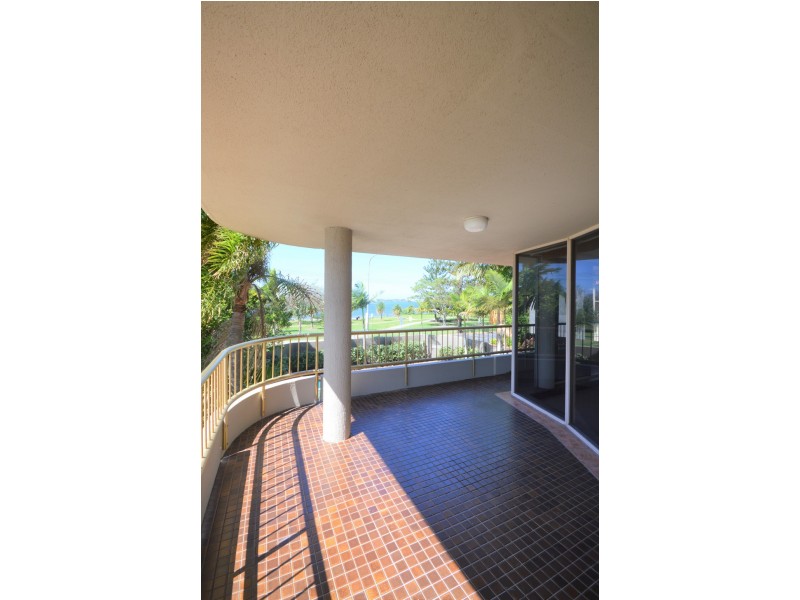 2/240 Marine Parade, Labrador QLD 4215