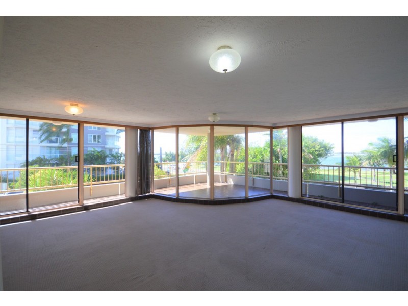 2/240 Marine Parade, Labrador QLD 4215