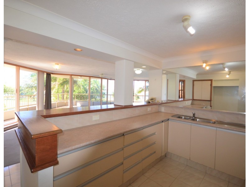 2/240 Marine Parade, Labrador QLD 4215
