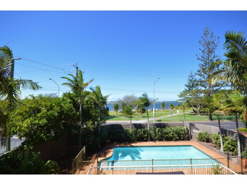 2/240 Marine Parade, Labrador QLD 4215