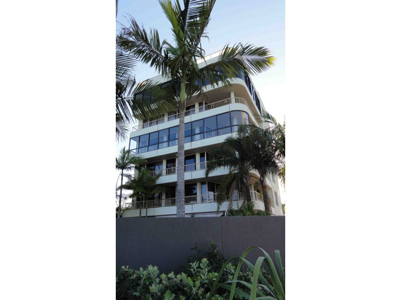 2/240 Marine Parade, Labrador QLD 4215