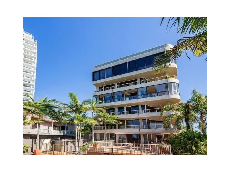 2/240 Marine Parade, Labrador QLD 4215
