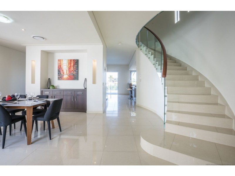 52 Harbour Rise, Hope Island QLD 4212