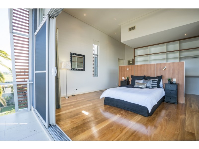 52 Harbour Rise, Hope Island QLD 4212