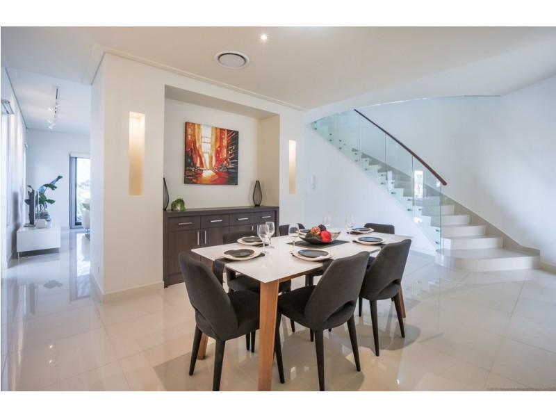 52 Harbour Rise, Hope Island QLD 4212