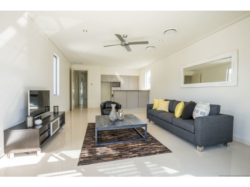 52 Harbour Rise, Hope Island QLD 4212