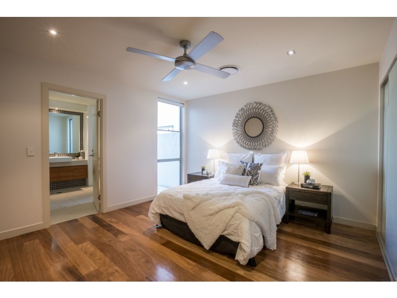 52 Harbour Rise, Hope Island QLD 4212