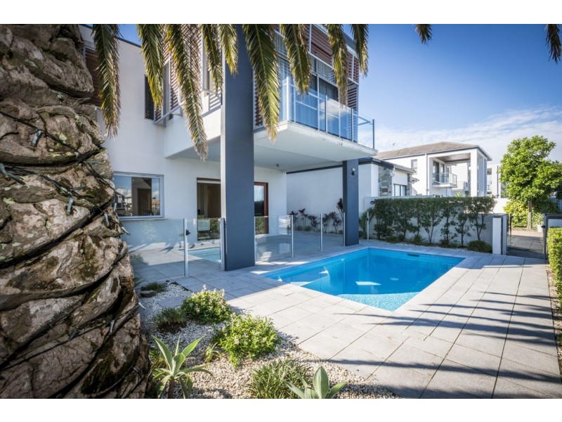 52 Harbour Rise, Hope Island QLD 4212