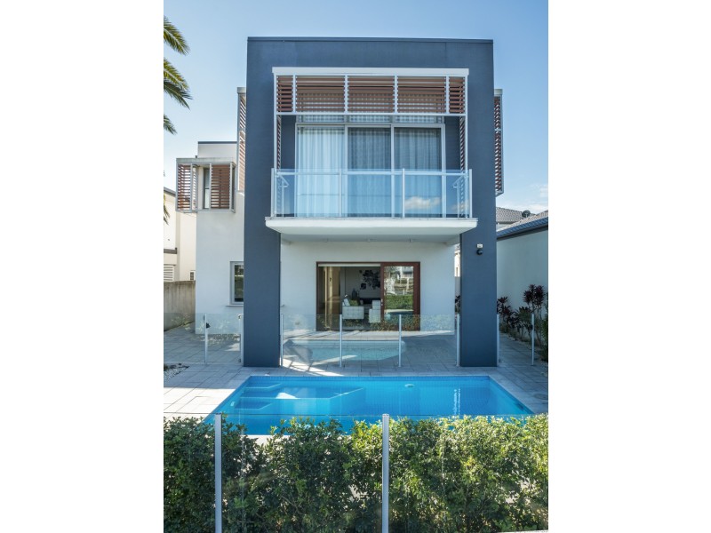 52 Harbour Rise, Hope Island QLD 4212