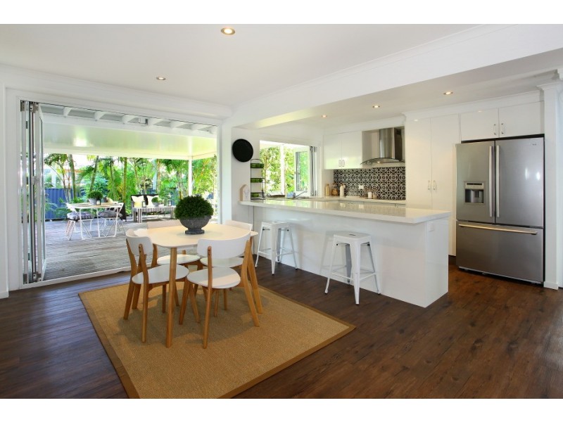 9 Grevillia Ave, Southport QLD 4215