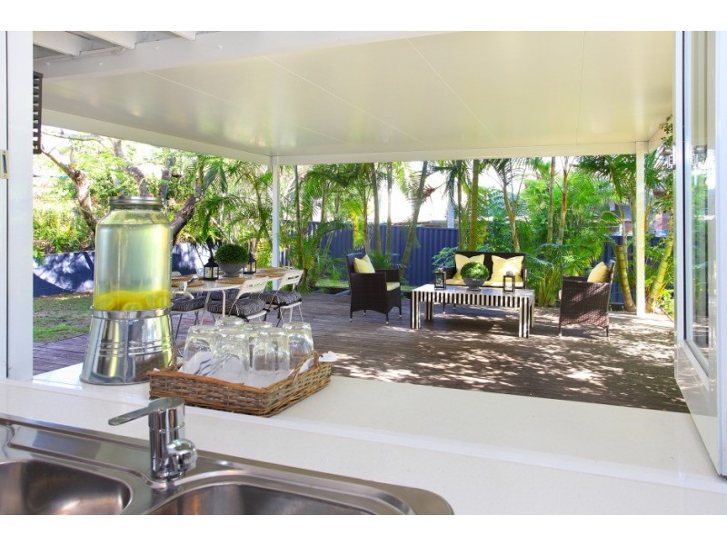 9 Grevillia Ave, Southport QLD 4215